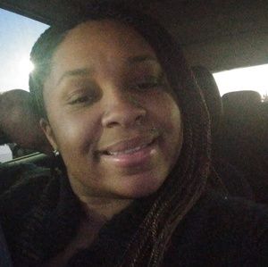 Meet your Posher, Dee